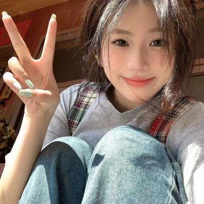 照片里的伴娘